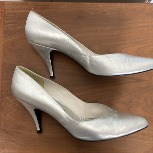 Vintage Stuart Weitzman classic silver leather pumps marked size 8.5 - Picture 6 of 9